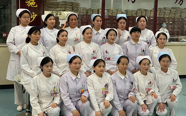 【5.12护士节】qiuyouhui球友会平台（中国）集团,举办茶话会白衣天使受表彰(图1)