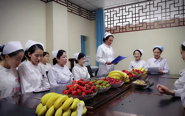 【5.12护士节】qiuyouhui球友会平台（中国）集团,举办茶话会白衣天使受表彰(图4)