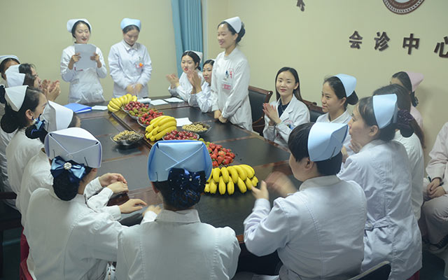 【5.12护士节】qiuyouhui球友会平台（中国）集团,举办茶话会白衣天使受表彰(图5)